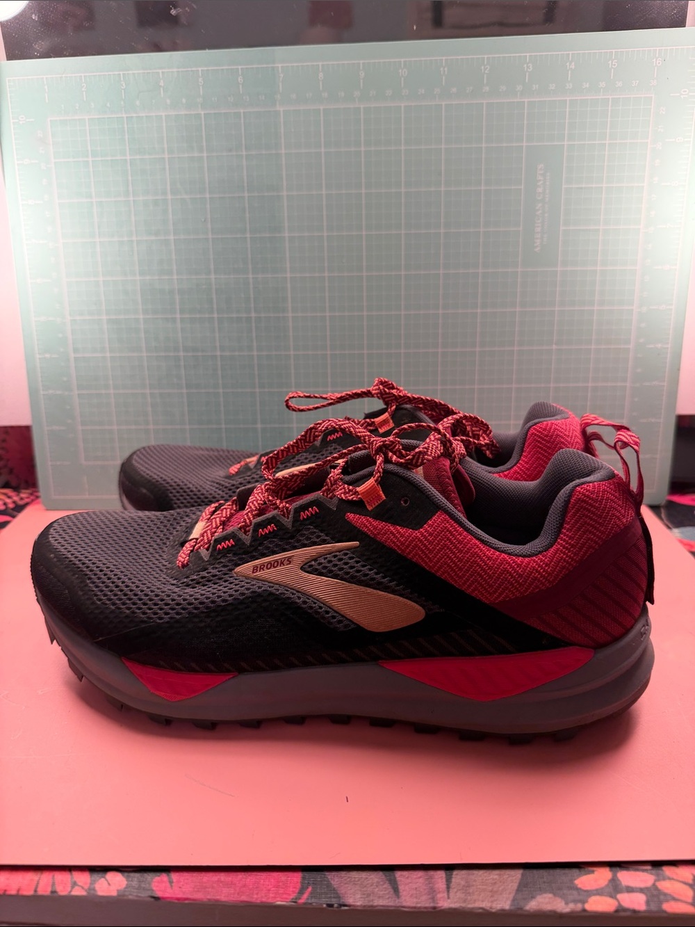 Brooks Cascadia 14 Women’s Trail Sneakers - Black/Red size 10.5